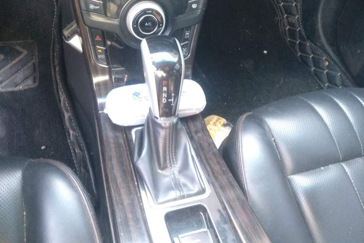 Used Luxgen 5 2015 1.8T Automatic ZhiZun Model Gear Lever