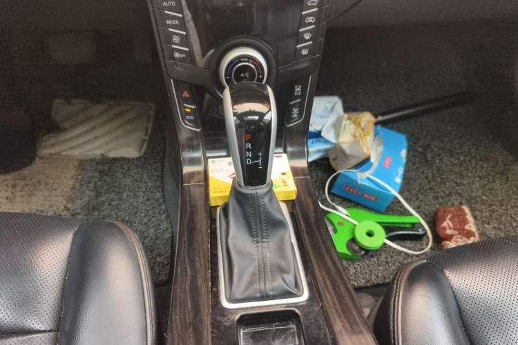 Used Luxgen 5 2015 1.8T Automatic ZhiZun Model Gear Lever