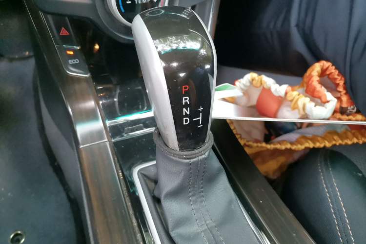 Used Luxgen 5 2015 1.8T Automatic ZhiZun Model Gear Lever