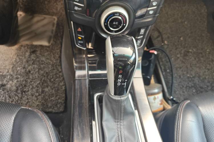 Used Luxgen 5 2015 1.8T Automatic ZhiZun Model Gear Lever