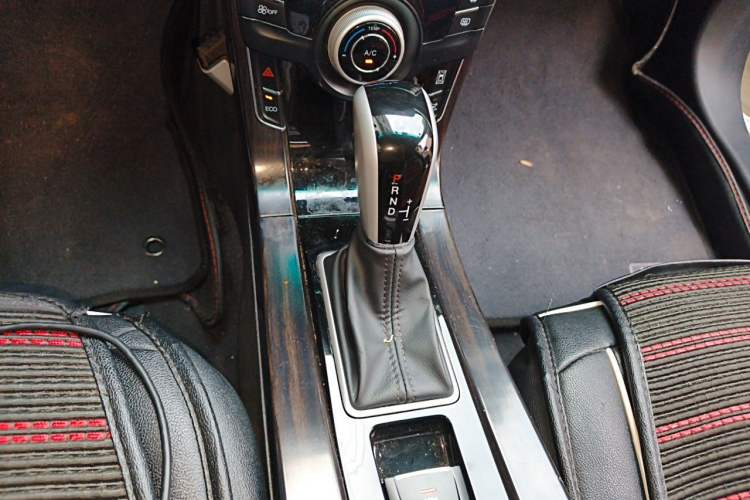 Used Luxgen 5 2015 1.8T Automatic ZhiZun Model Gear Lever