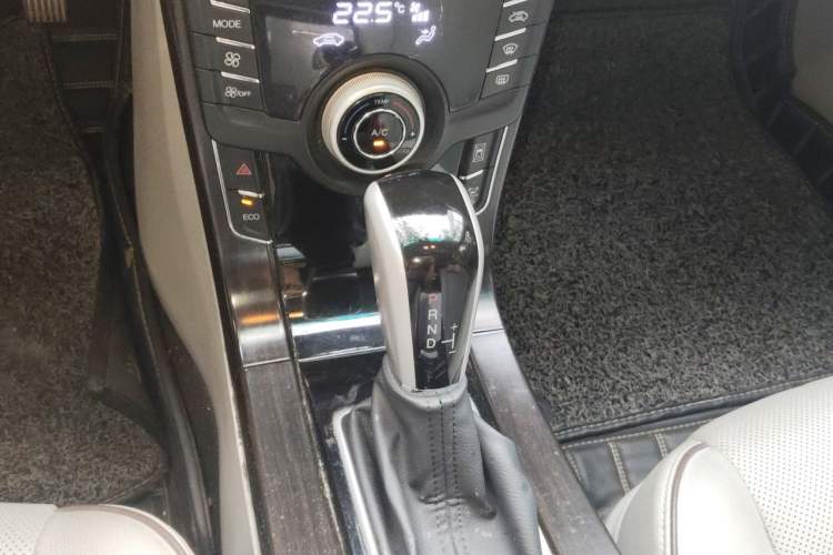 Used Luxgen 5 2015 1.8T Automatic ZhiZun Model Gear Lever