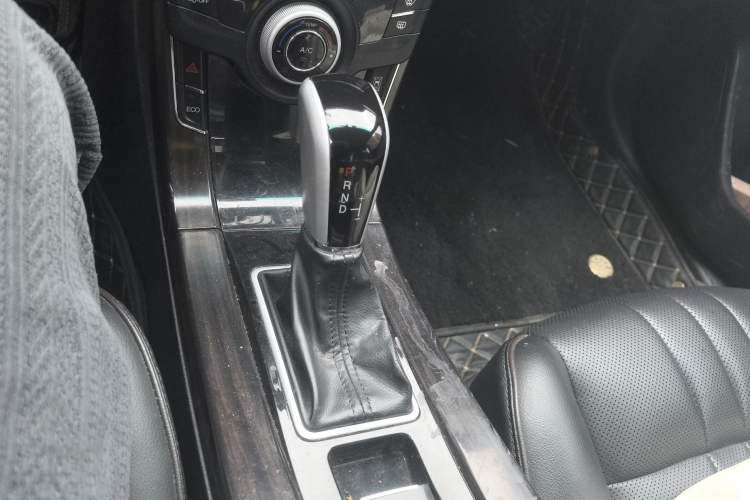 Used Luxgen 5 2015 1.8T Automatic ZhiZun Model Gear Lever