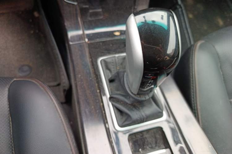 Used Luxgen 5 2015 1.8T Automatic ZhiZun Model Gear Lever