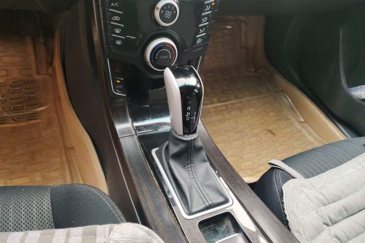 Used Luxgen 5 2015 1.8T Automatic Smart Model Gear Lever