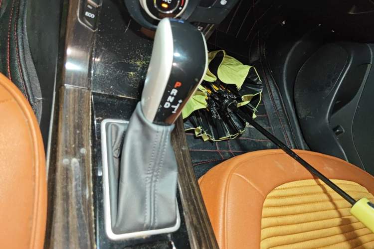 Used Luxgen 5 2015 1.8T Automatic ZhiZun Model Gear Lever
