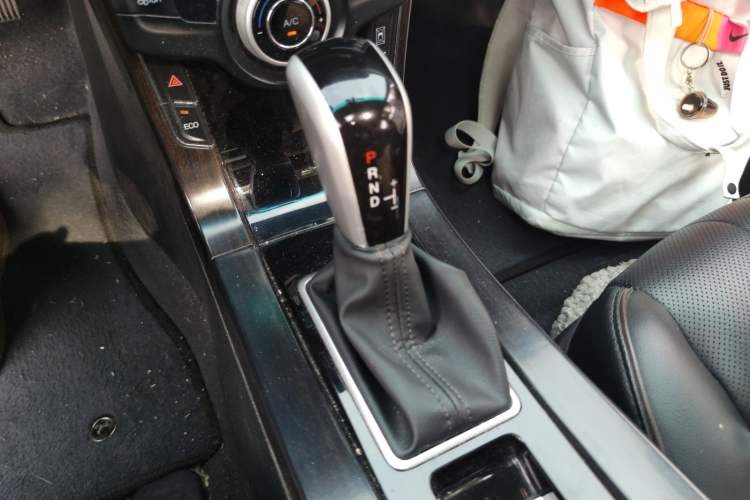 Used Luxgen 5 2015 1.8T Automatic ZhiZun Model Gear Lever