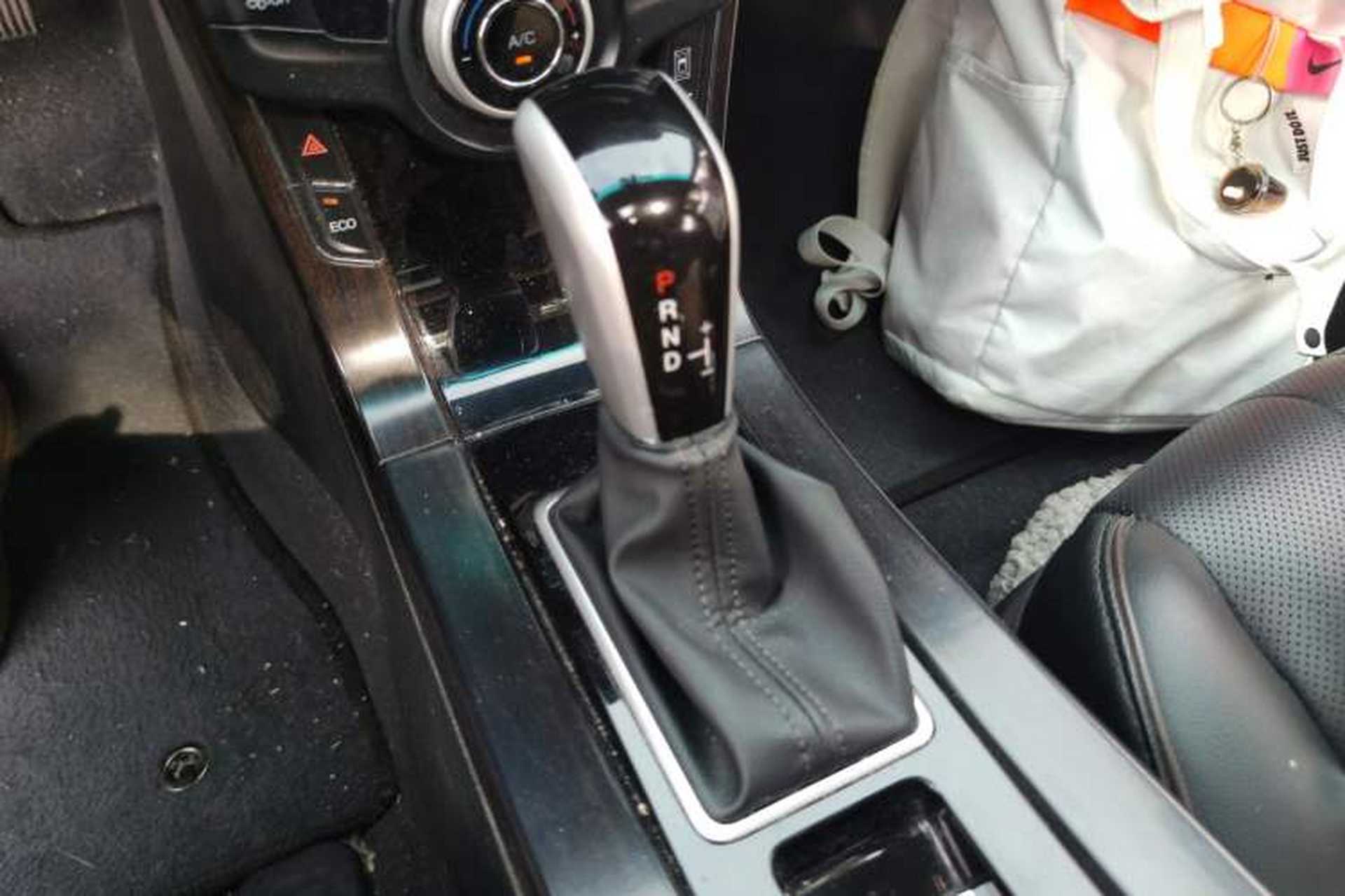 Used Luxgen 5 2015 1.8T Automatic ZhiZun Model Gear Lever