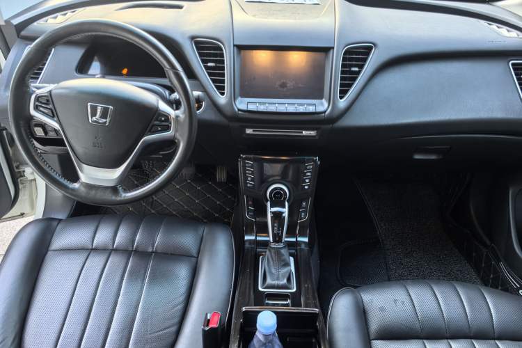 Used Luxgen 5 2015 1.8T Automatic ZhiZun Model Interior 3