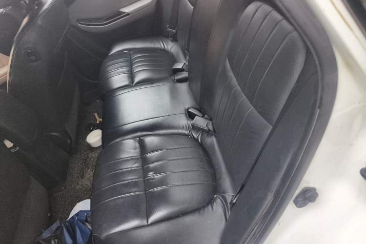 Used Luxgen 5 2015 1.8T Automatic ZhiZun Model Left Rear Seat