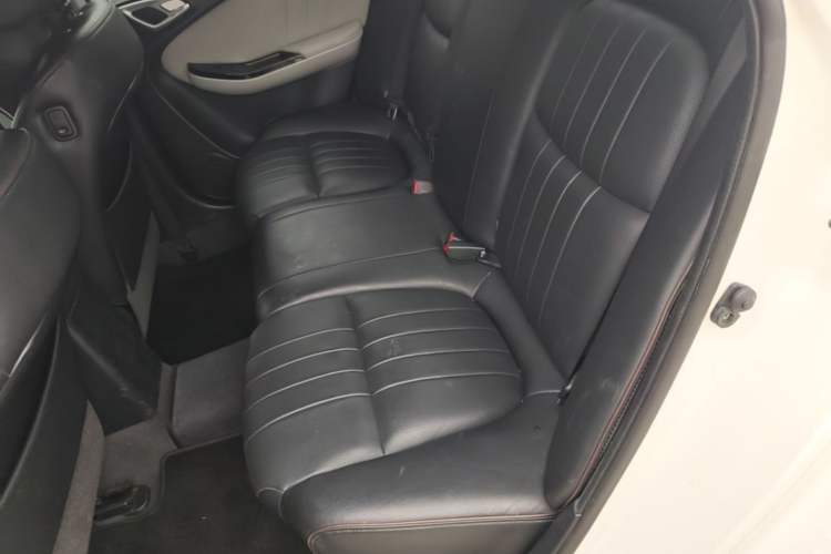 Used Luxgen 5 2015 1.8T Automatic ZhiZun Model Left Rear Seat