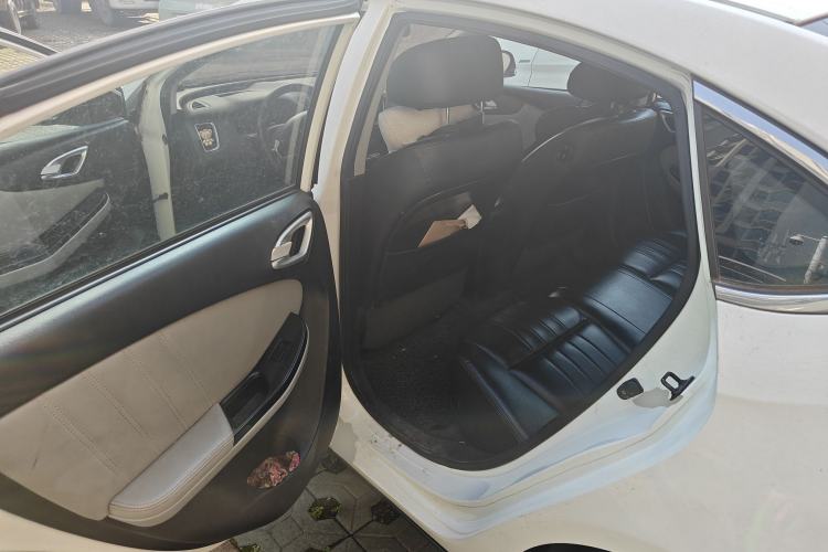 Used Luxgen 5 2015 1.8T Automatic ZhiZun Model Left Rear Seat