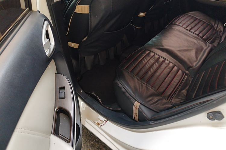Used Luxgen 5 2015 1.8T Automatic ZhiZun Model Left Rear Seat