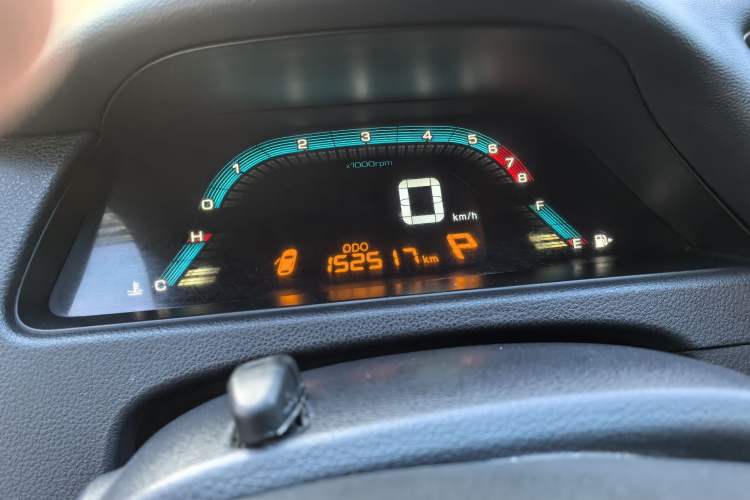 Used Luxgen 5 2015 1.8T Automatic ZhiZun Model Odometer Close Up