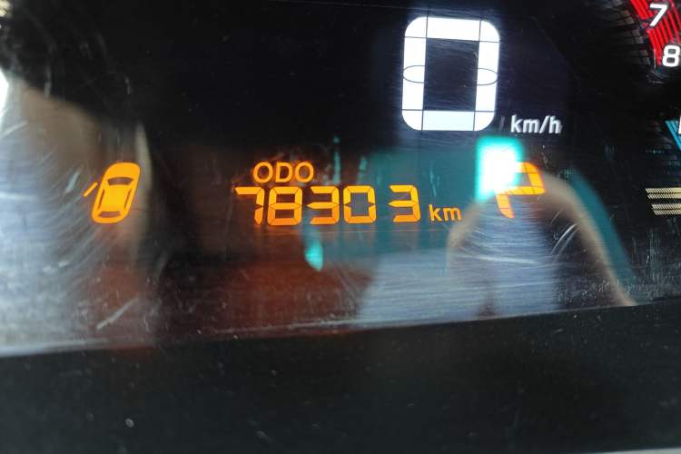 Used Luxgen 5 2015 1.8T Automatic Flagship Model Odometer Close Up