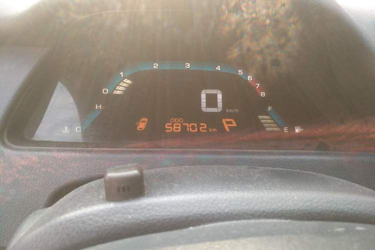 Used Luxgen 5 2015 1.8T Automatic ZhiZun Model Odometer Close Up