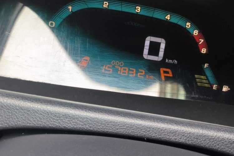 Used Luxgen 5 2015 1.8T Automatic Flagship Model Odometer Close Up