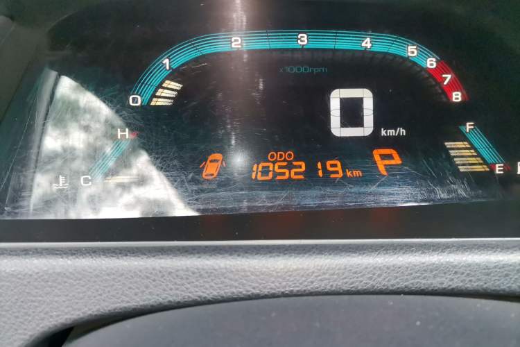 Used Luxgen 5 2015 1.8T Automatic ZhiZun Model Odometer Close Up