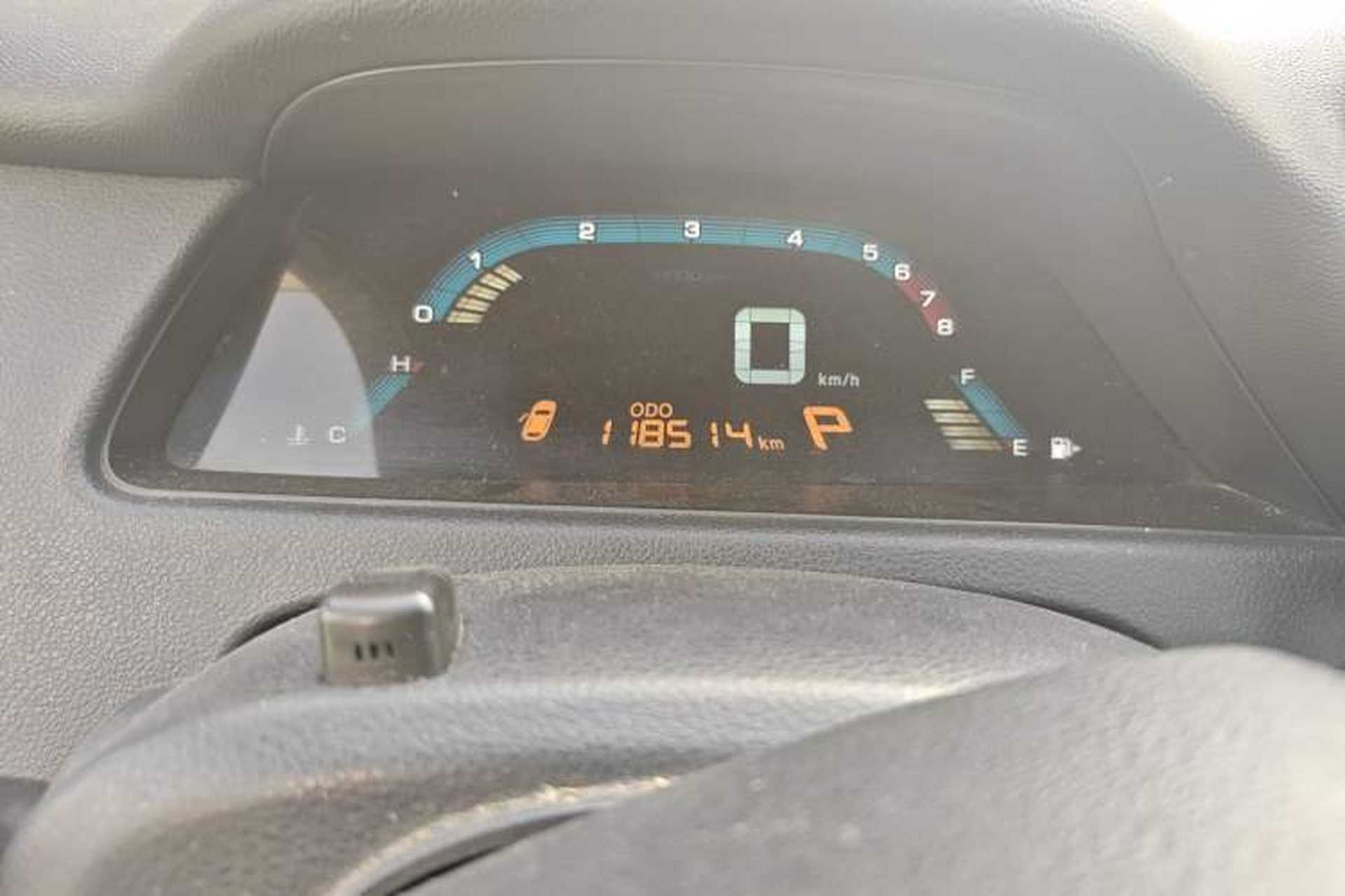 Used Luxgen 5 2015 1.8T Automatic ZhiZun Model Odometer Close Up