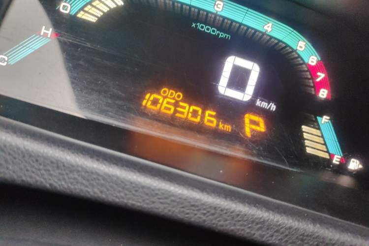Used Luxgen 5 2015 1.8T Automatic Smart Model Odometer Close Up