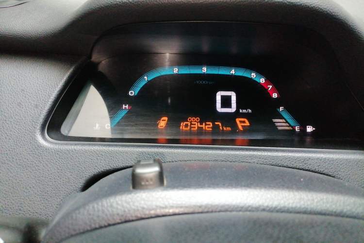 Used Luxgen 5 2015 1.8T Automatic Flagship Model Odometer Close Up