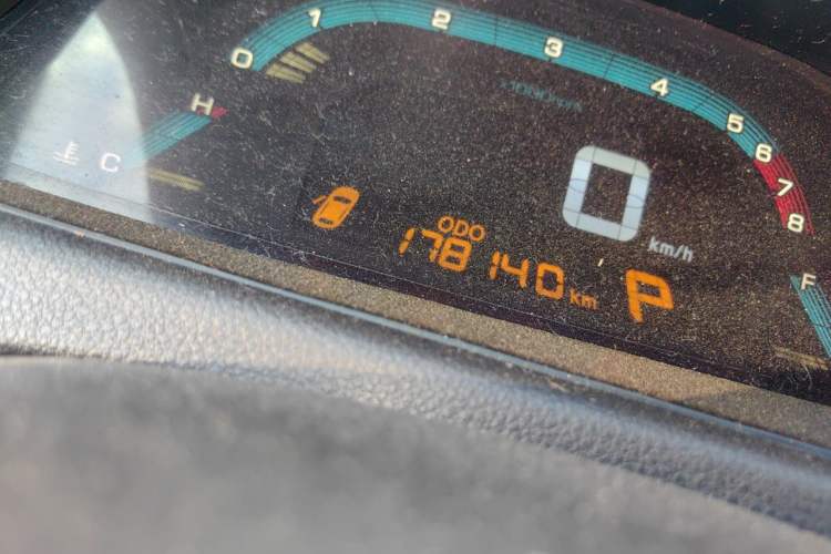 Used Luxgen 5 2015 1.8T Automatic Flagship Model Odometer Close Up