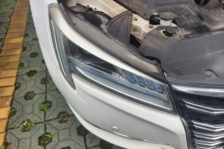 Used Luxgen 5 2015 1.8T Automatic ZhiZun Model Right Front Headlight