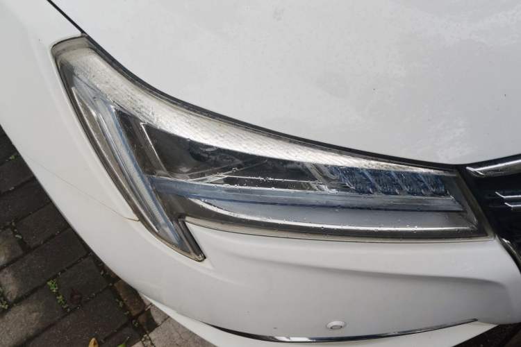 Used Luxgen 5 2015 1.8T Automatic ZhiZun Model Right Front Headlight
