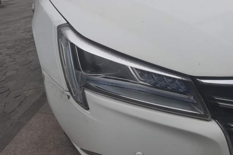 Used Luxgen 5 2015 1.8T Automatic ZhiZun Model Right Front Headlight
