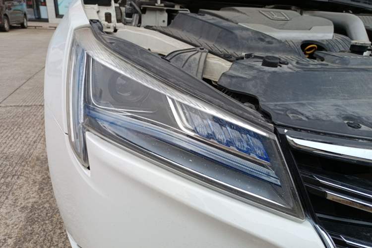 Used Luxgen 5 2015 1.8T Automatic ZhiZun Model Right Front Headlight