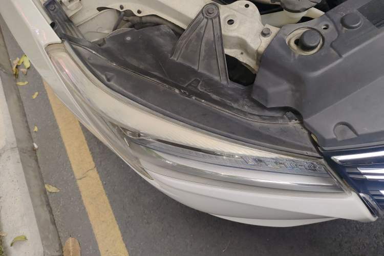 Used Luxgen 5 2015 1.8T Automatic Smart Model Right Front Headlight