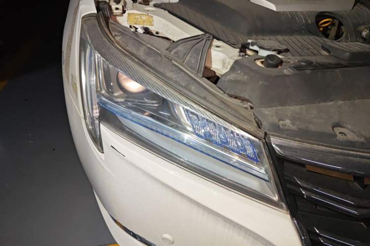 Used Luxgen 5 2015 1.8T Automatic ZhiZun Model Right Front Headlight