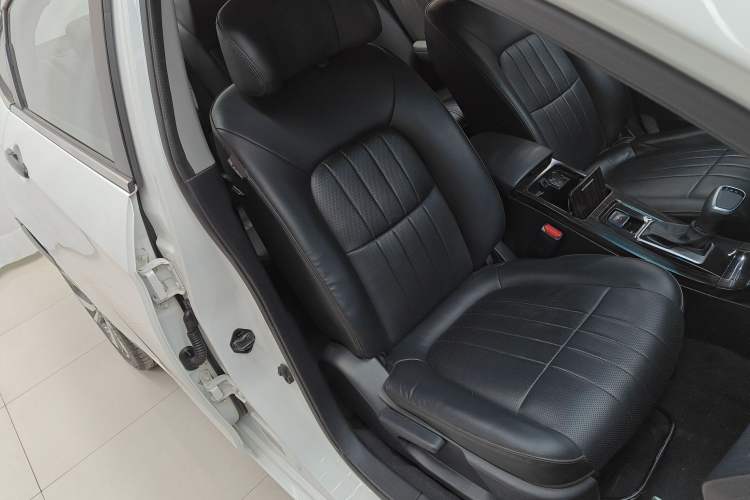 Used Luxgen 5 2015 1.8T Automatic Flagship Model Right Front Seat