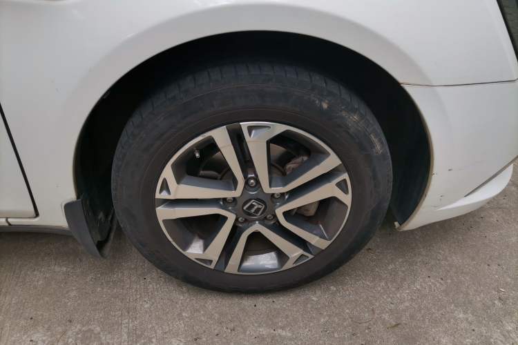 Used Luxgen 5 2015 1.8T Automatic ZhiZun Model Right Front Wheel Hub