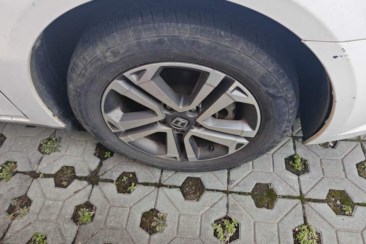 Used Luxgen 5 2015 1.8T Automatic ZhiZun Model Right Front Wheel Hub