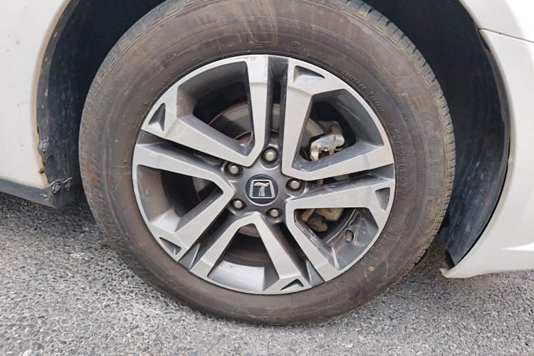 Used Luxgen 5 2015 1.8T Automatic ZhiZun Model Right Front Wheel Hub