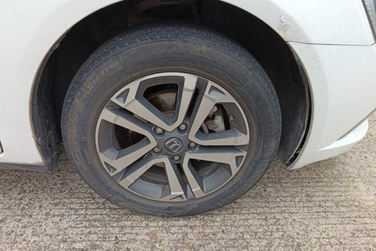Used Luxgen 5 2015 1.8T Automatic ZhiZun Model Right Front Wheel Hub