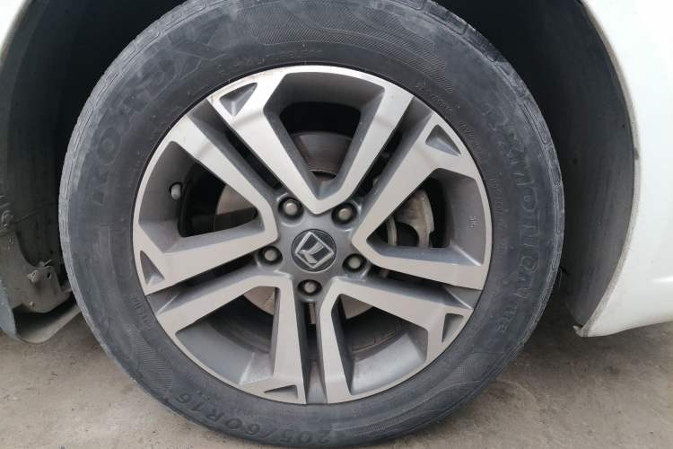 Used Luxgen 5 2015 1.8T Automatic Smart Model Right Front Wheel Hub