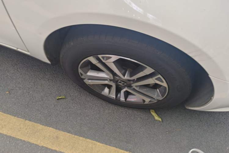 Used Luxgen 5 2015 1.8T Automatic Smart Model Right Front Wheel Hub