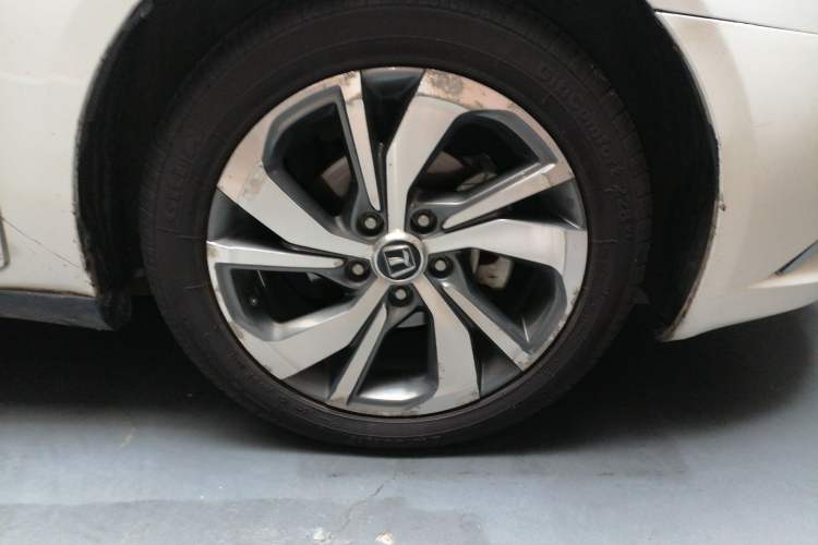 Used Luxgen 5 2015 1.8T Automatic Flagship Model Right Front Wheel Hub