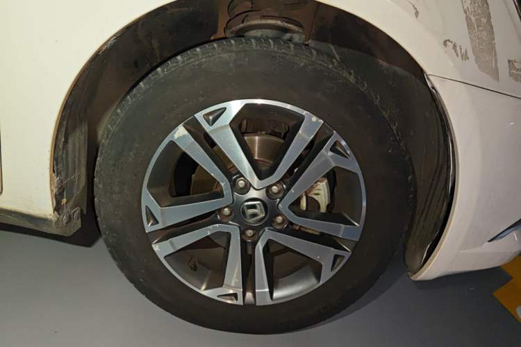 Used Luxgen 5 2015 1.8T Automatic ZhiZun Model Right Front Wheel Hub