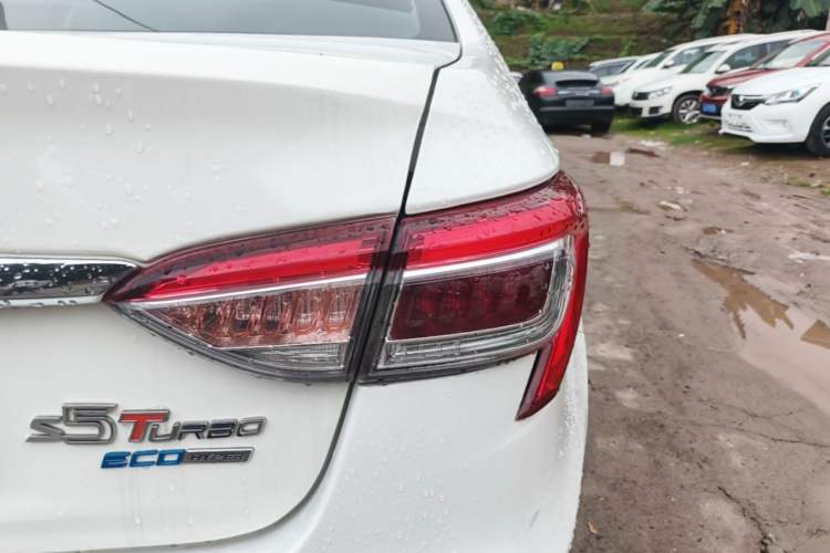 Used Luxgen 5 2015 1.8T Automatic ZhiZun Model Right Rear Taillight