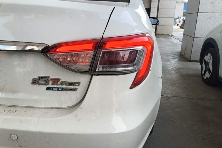 Used Luxgen 5 2015 1.8T Automatic Smart Model Right Rear Taillight