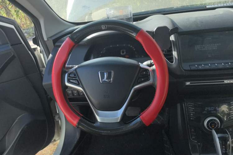 Used Luxgen 5 2015 1.8T Automatic ZhiZun Model Steering Wheel