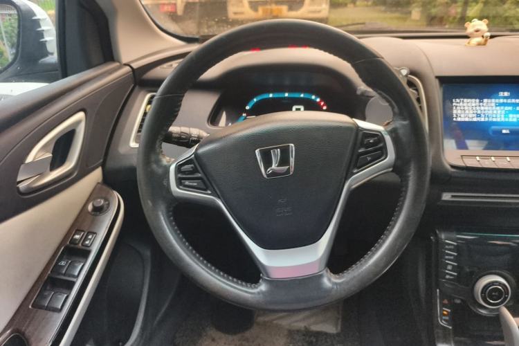 Used Luxgen 5 2015 1.8T Automatic ZhiZun Model Steering Wheel