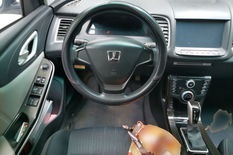 Used Luxgen 5 2015 1.8T Automatic ZhiZun Model Steering Wheel