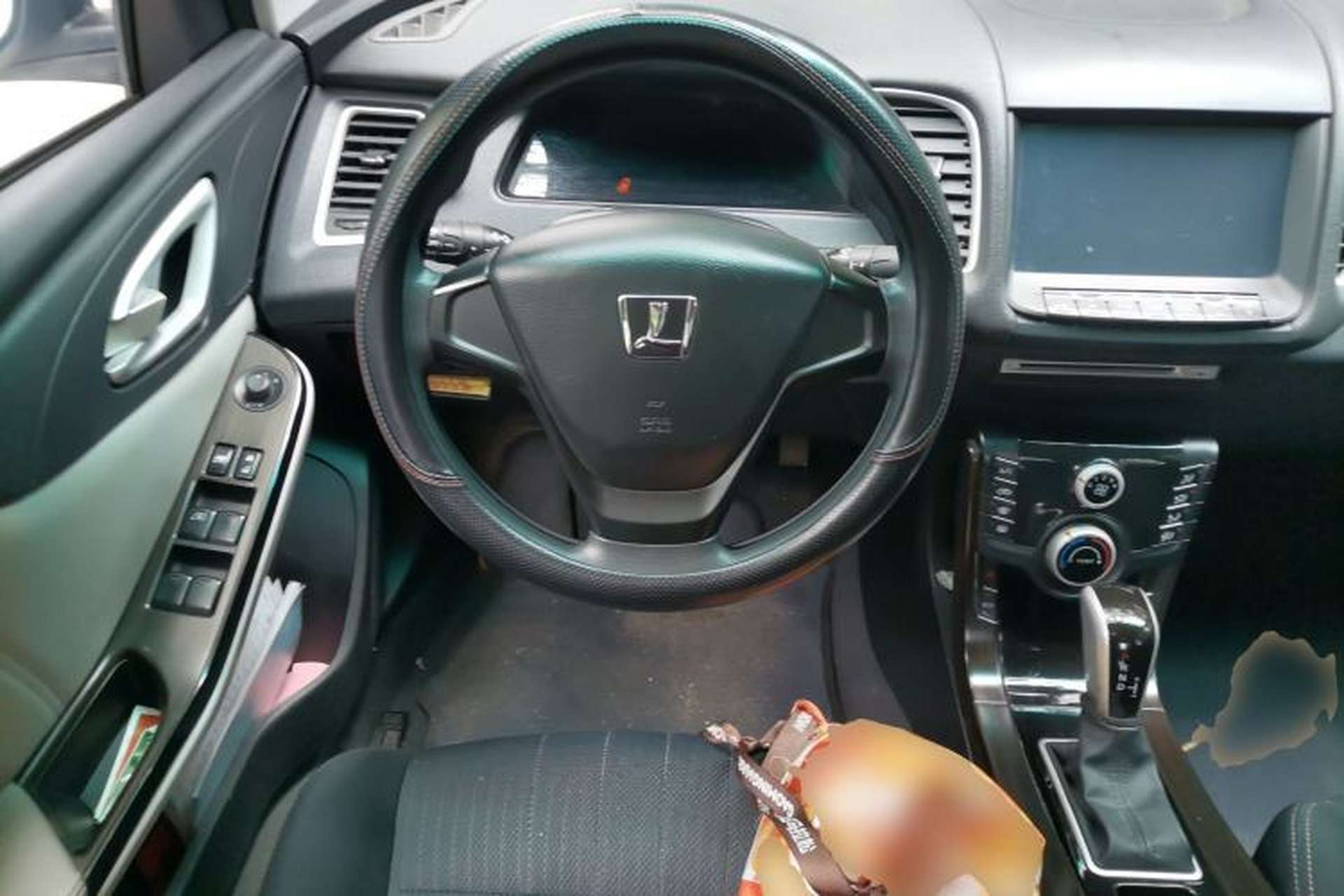 Used Luxgen 5 2015 1.8T Automatic ZhiZun Model Steering Wheel