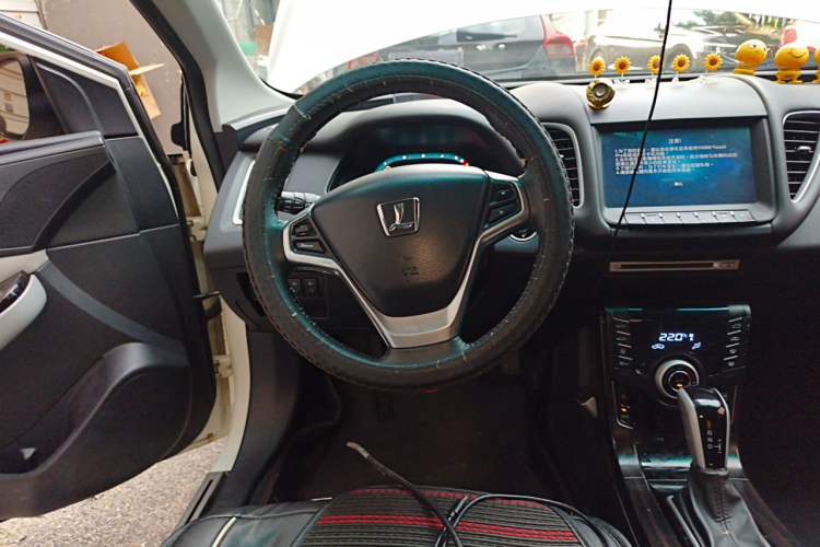 Used Luxgen 5 2015 1.8T Automatic ZhiZun Model Steering Wheel