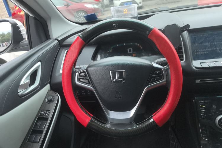 Used Luxgen 5 2015 1.8T Automatic ZhiZun Model Steering Wheel
