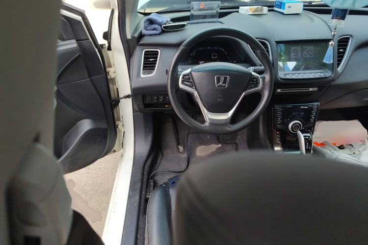 Used Luxgen 5 2015 1.8T Automatic ZhiZun Model Steering Wheel